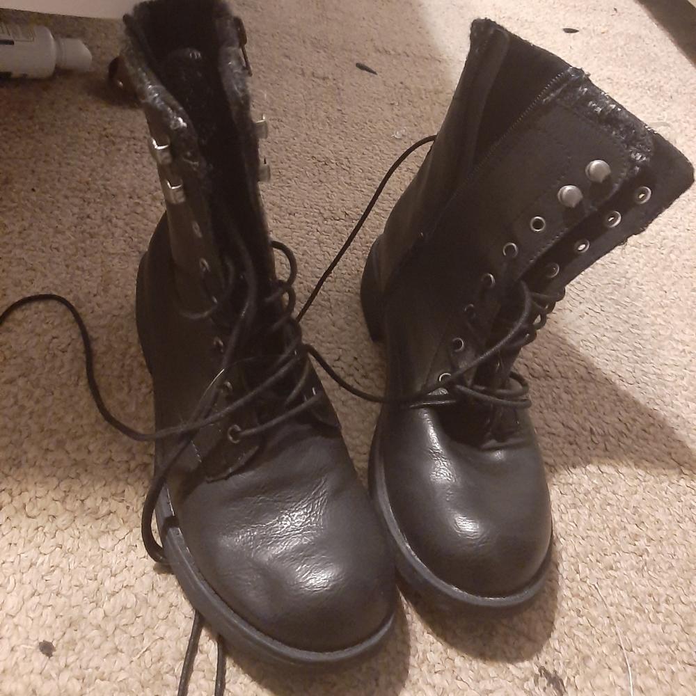 Boots black